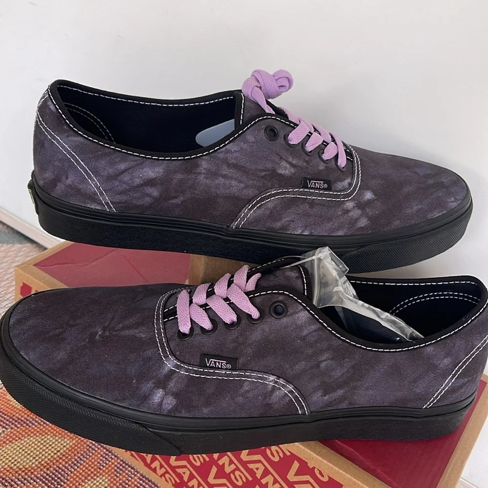 Vans WMNS Authentic
Midnight Shift Black/Black
VN0009PVBKA
Sneakers - Picture 9 of 16